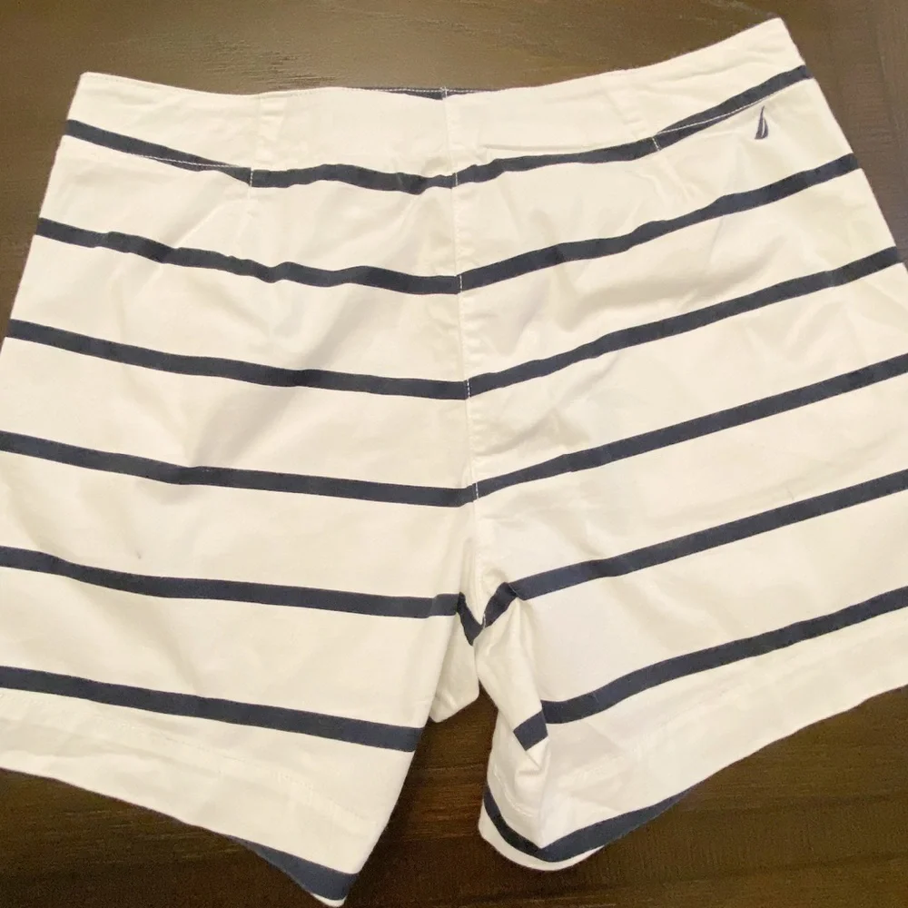 Nautica Women's White and Black Striped Shorts, Size 8 - Picture 2 of 4